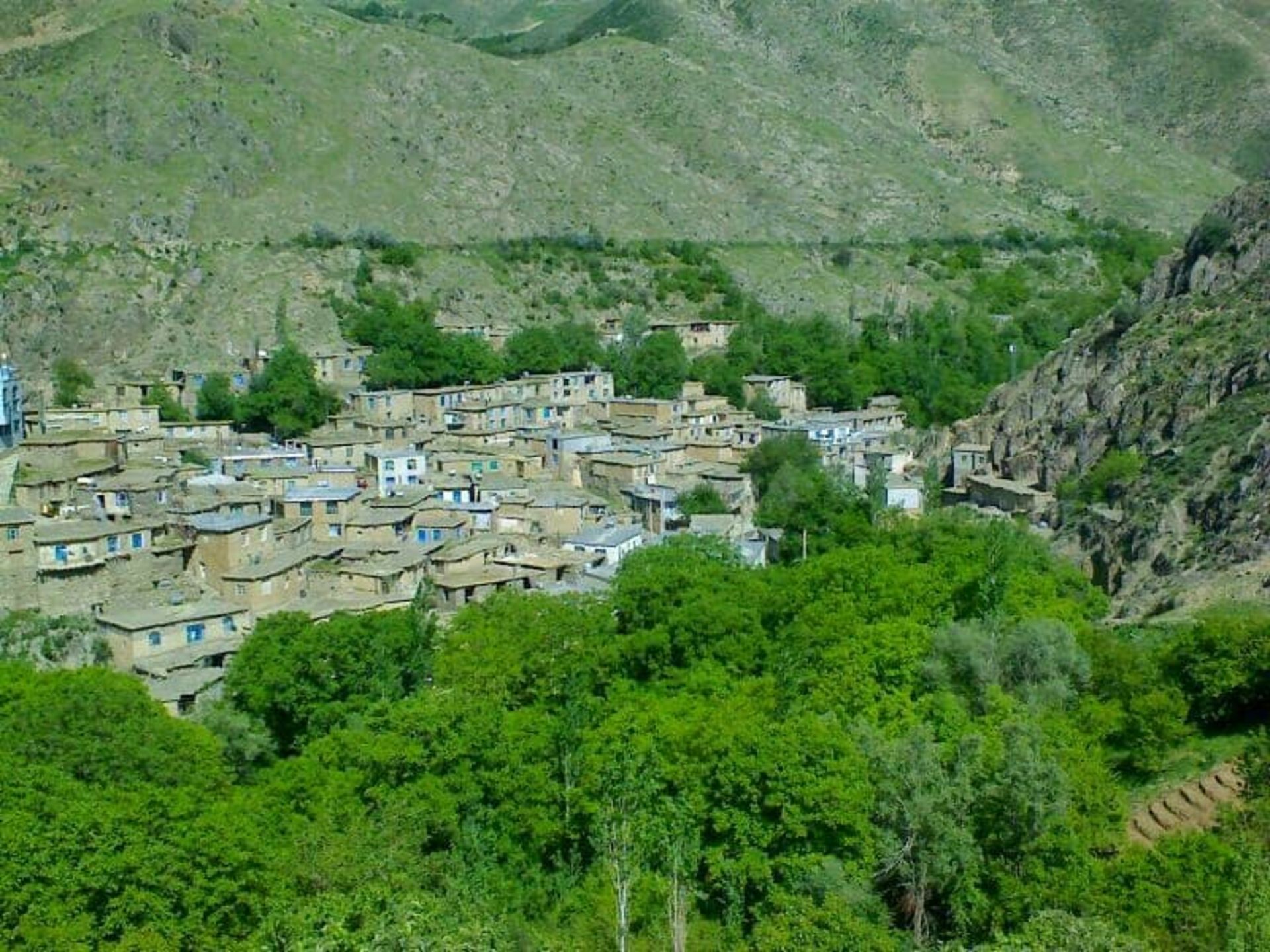 Hoya village in the middle of a green valley 