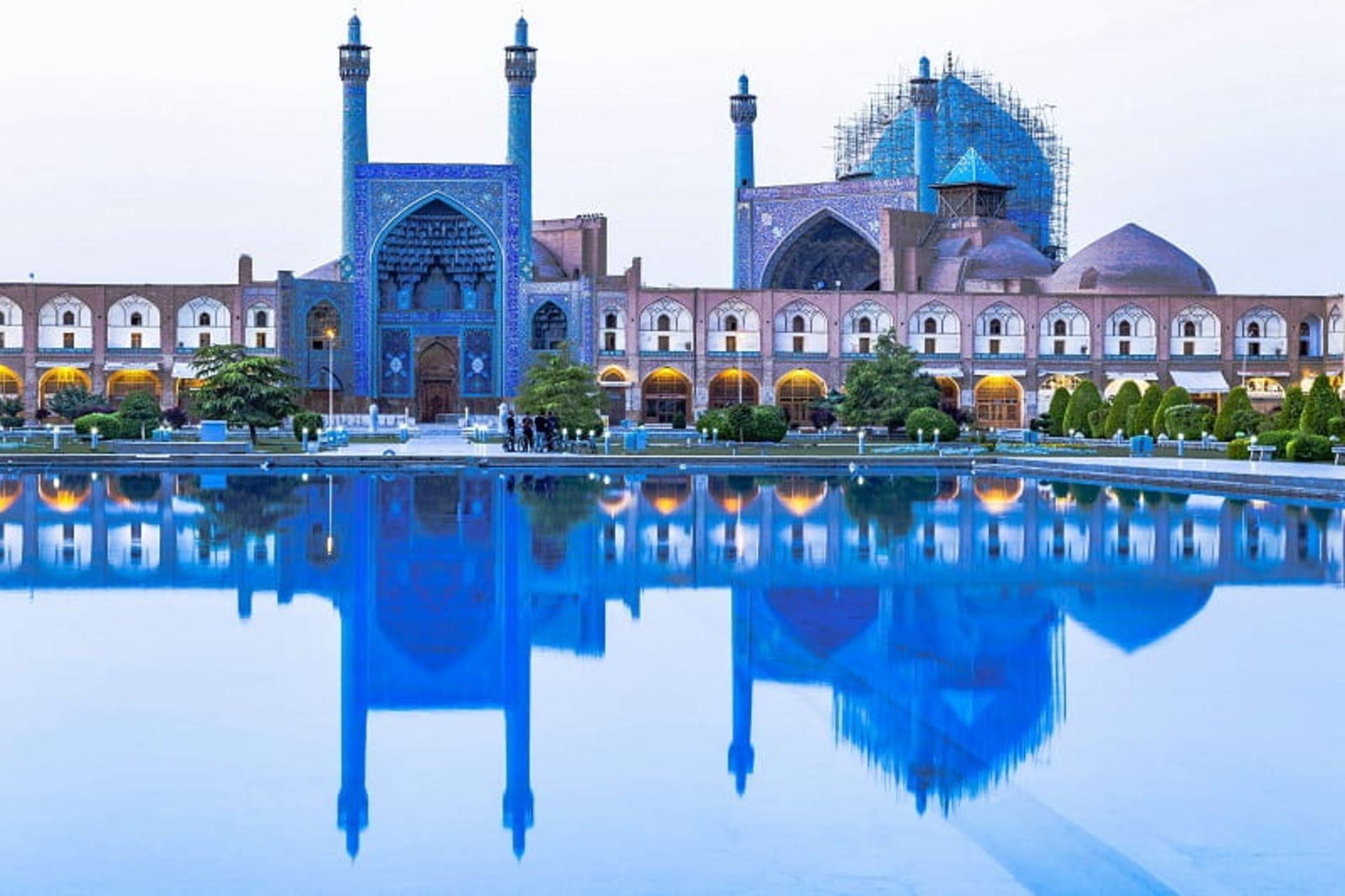 The porch and the garlands of Isfahan Jame Mosque