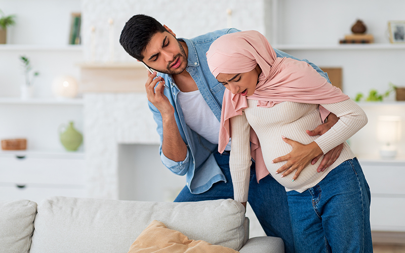 Symptoms of the onset of natural birth pain for a boy