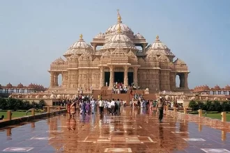 What are the most beautiful and famous temples in India?