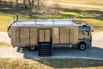 Offroad Shaver hotel truck on the road