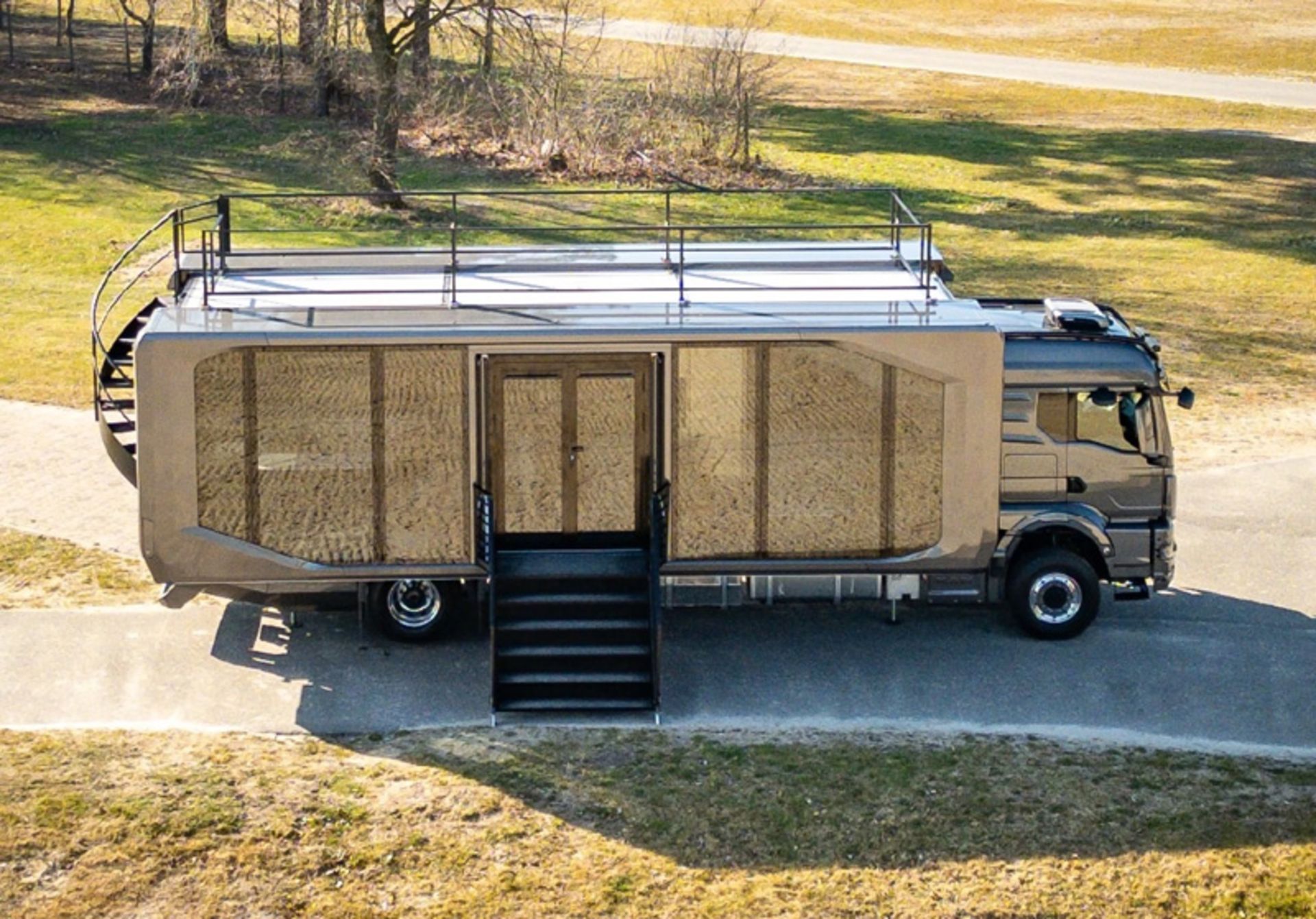 Offroad Shaver hotel truck on the road