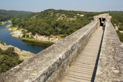 Passage route in Pont de Gars, France