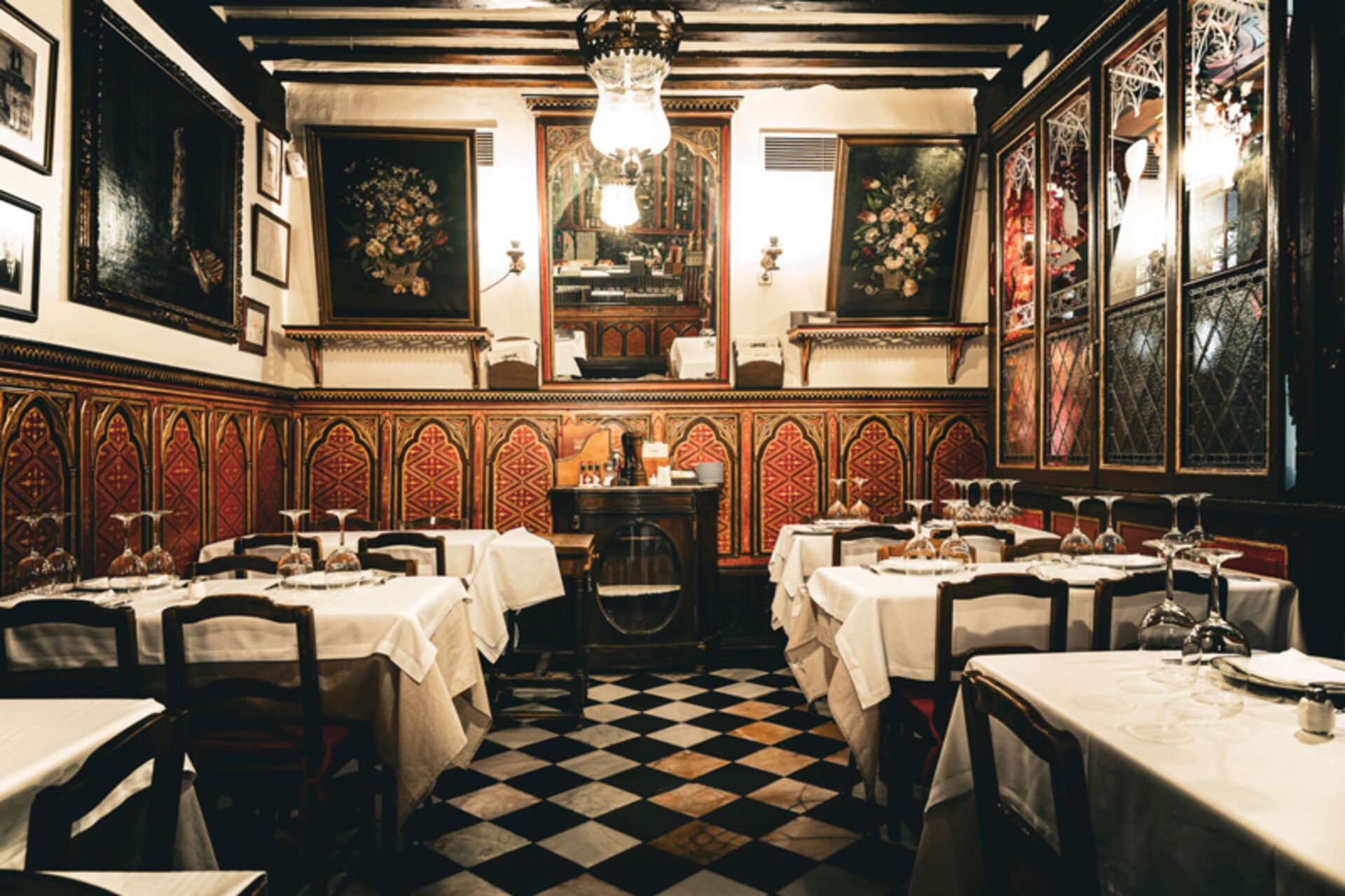 Tables and chairs of Boutin restaurant in Madrid