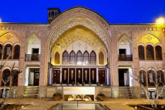 The exterior and courtyard of the Ameri House in Kashan