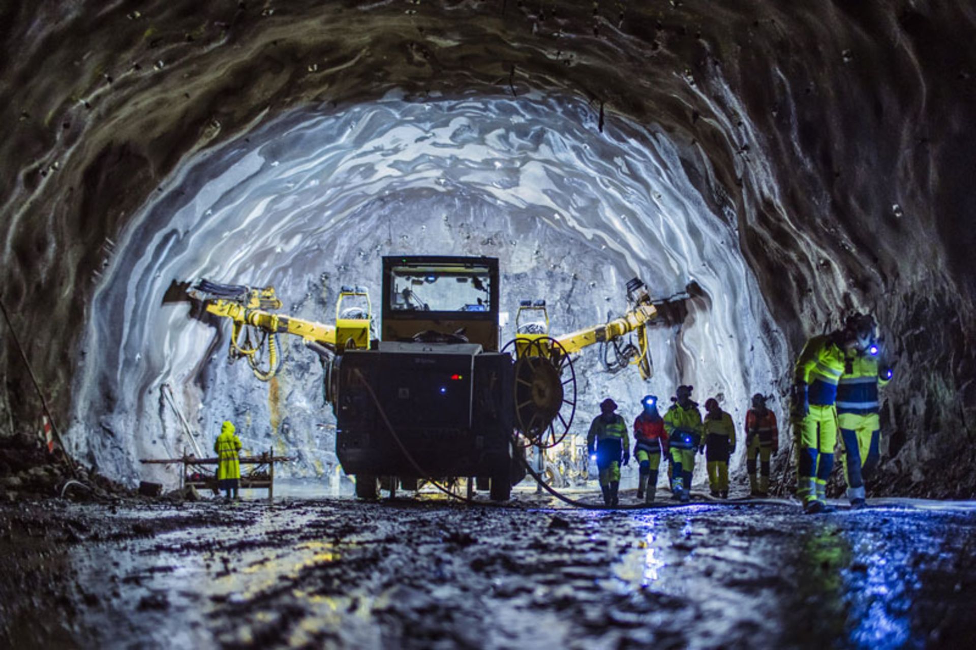 Giant drilling and concrete injection machines being prepared in the Rogue Fast Tunnel