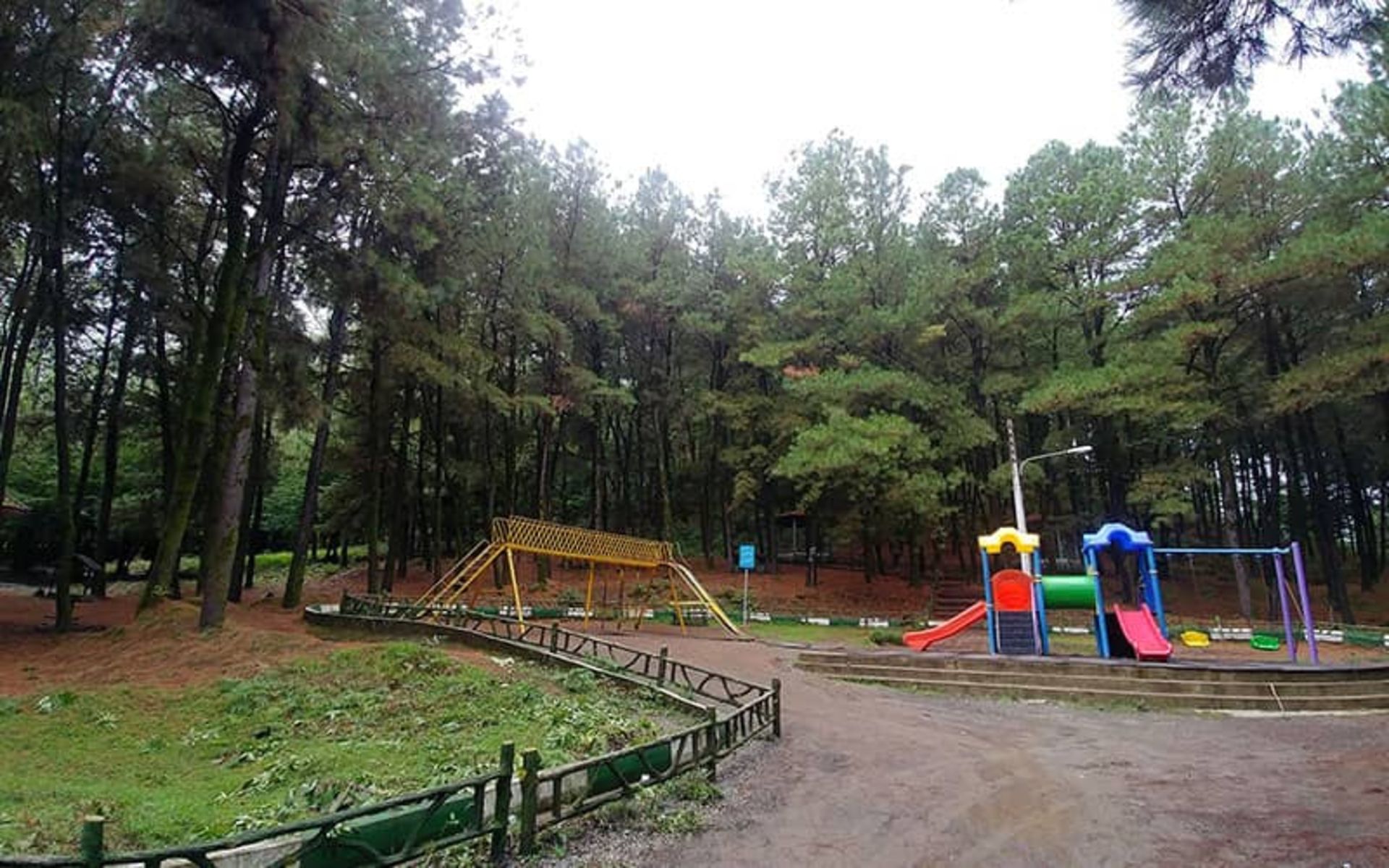 Land and children's play equipment in Bibi Yanlu Forest Park
