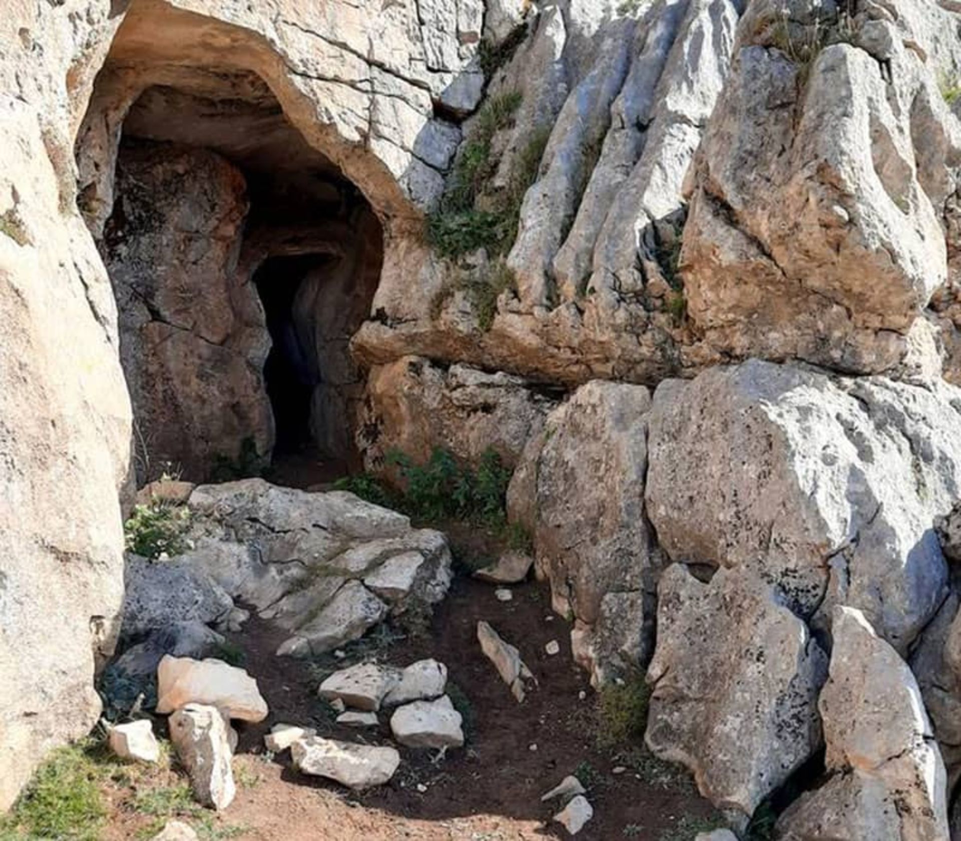 Darfak ice cave opening