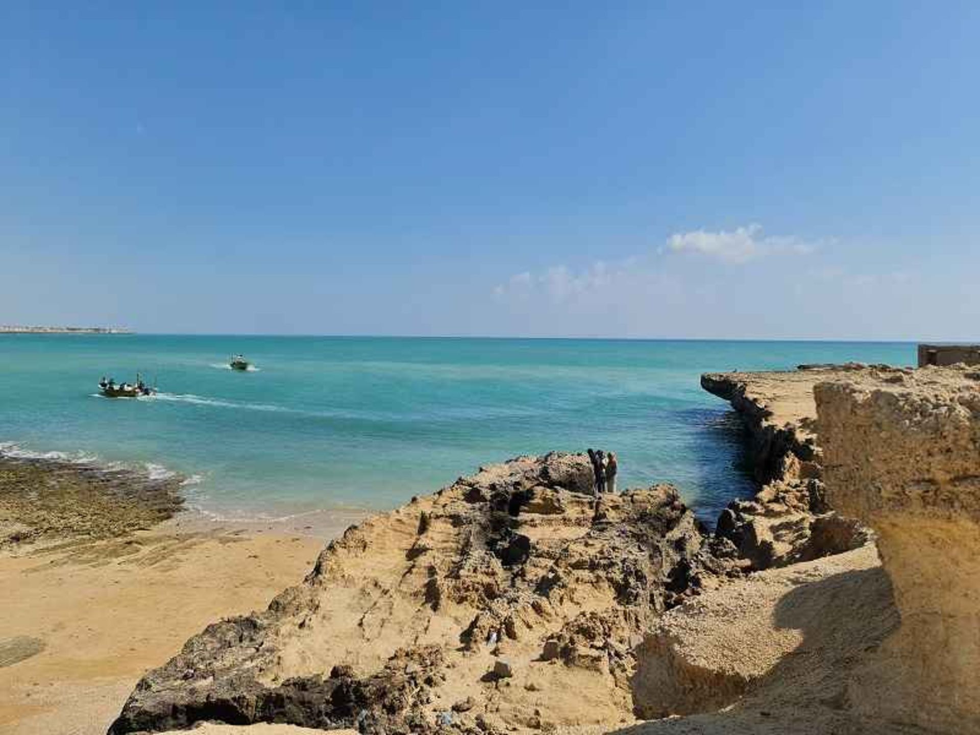 The beach of Naz Islands and the passage of motor boats