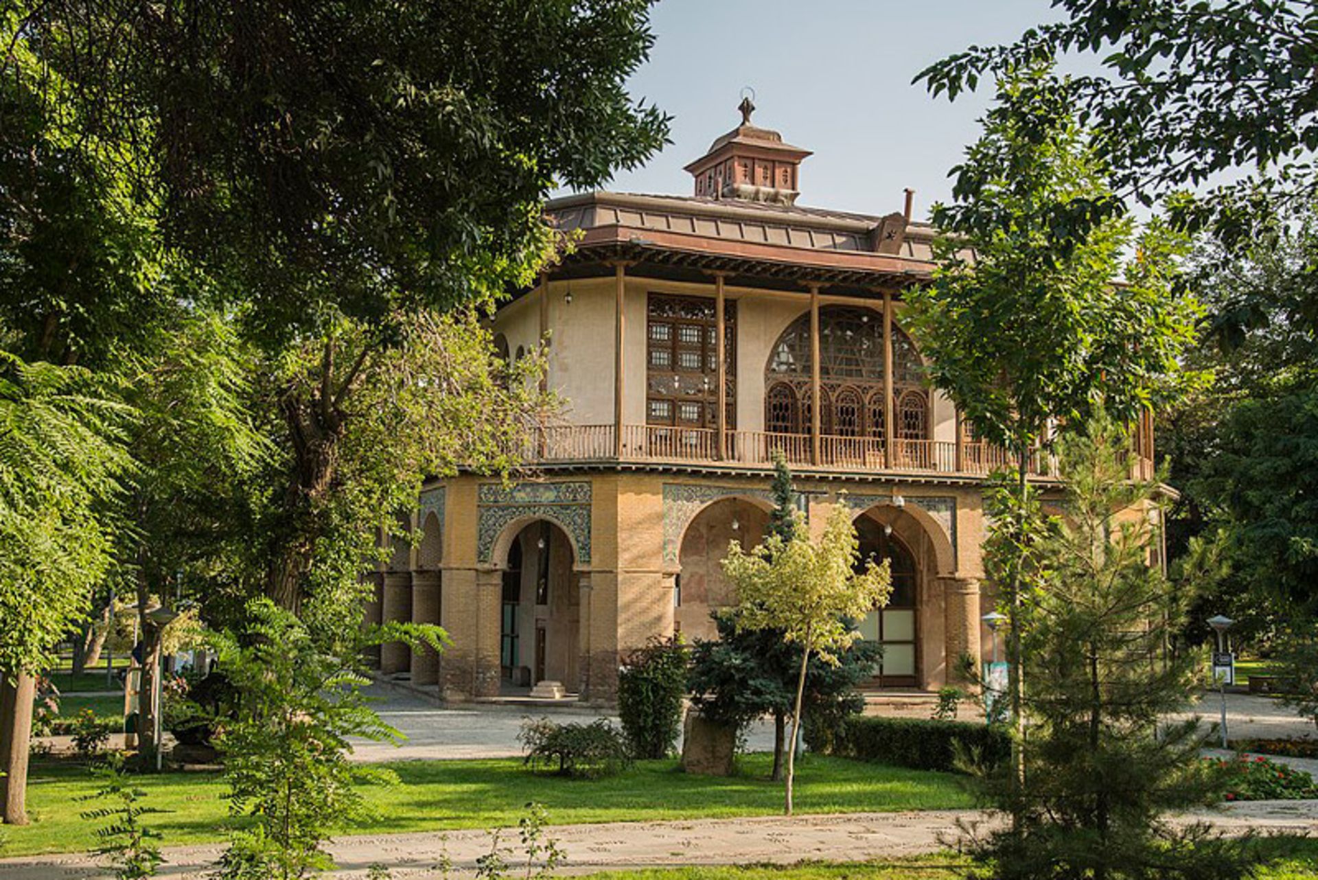 The garden and mansion of Chehl Seton Qazvin