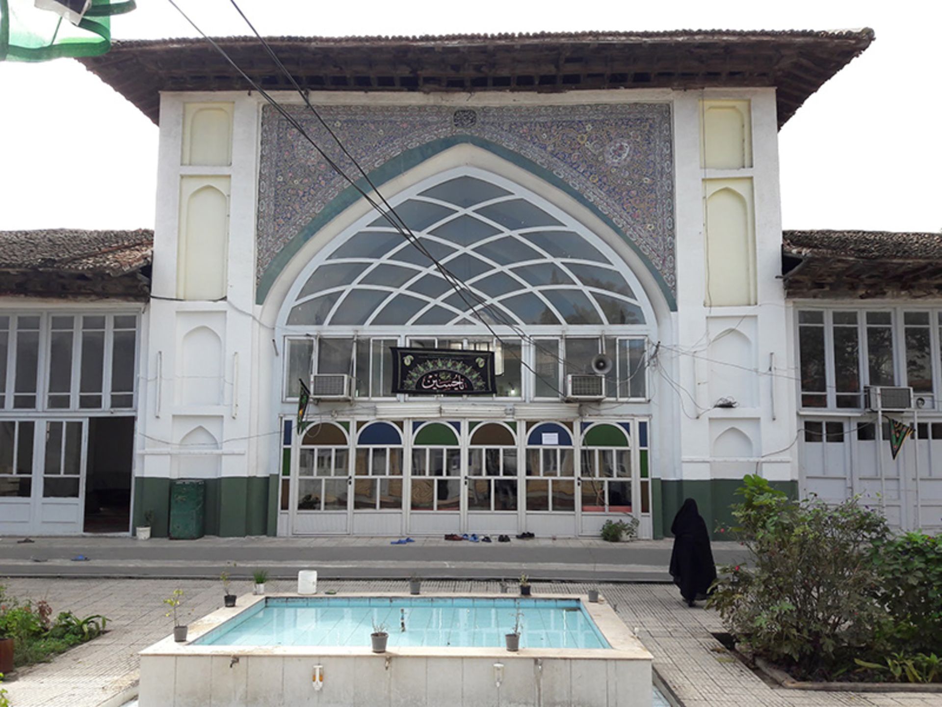Haj Mustafa Khan mosque courtyard and pool