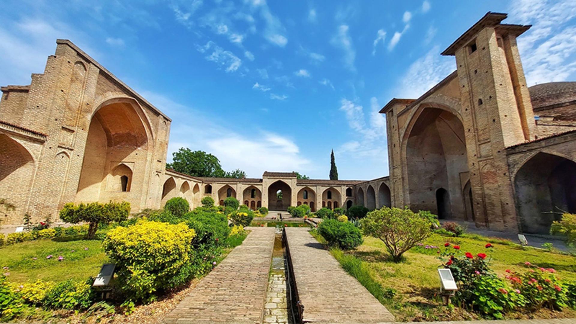 The green area in the historical complex of Farah Abad Sari