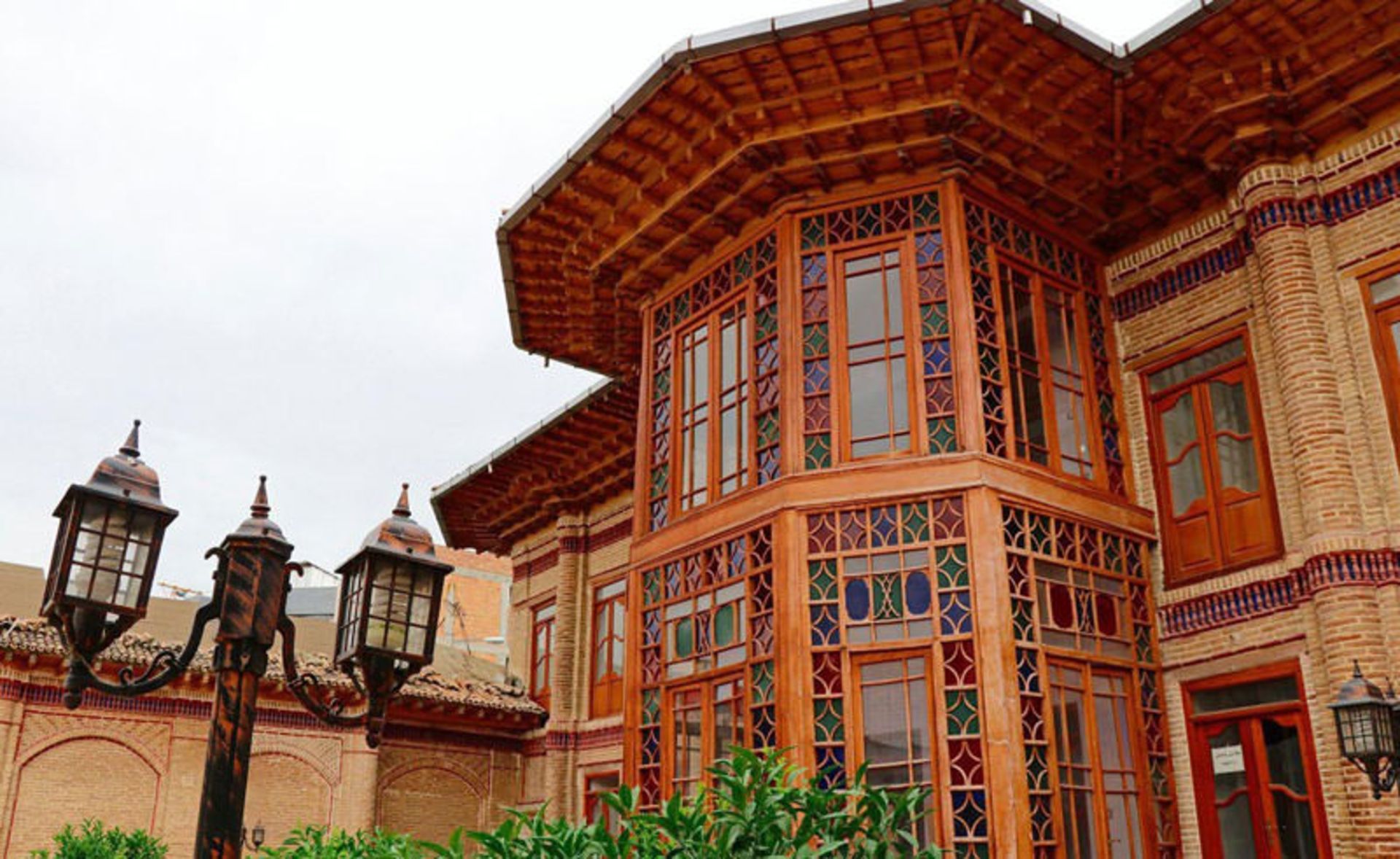 Fazeli mansion facade wooden decorations
