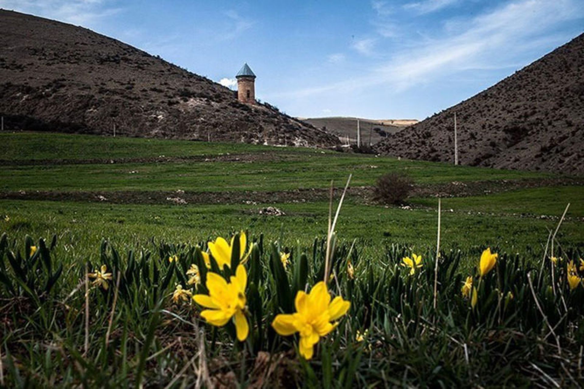 Resket Sari tower on the edge of the green plain 