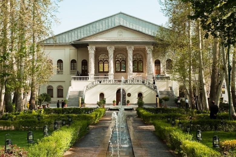 Ferdows Bagh building; Both fortune-telling and watching