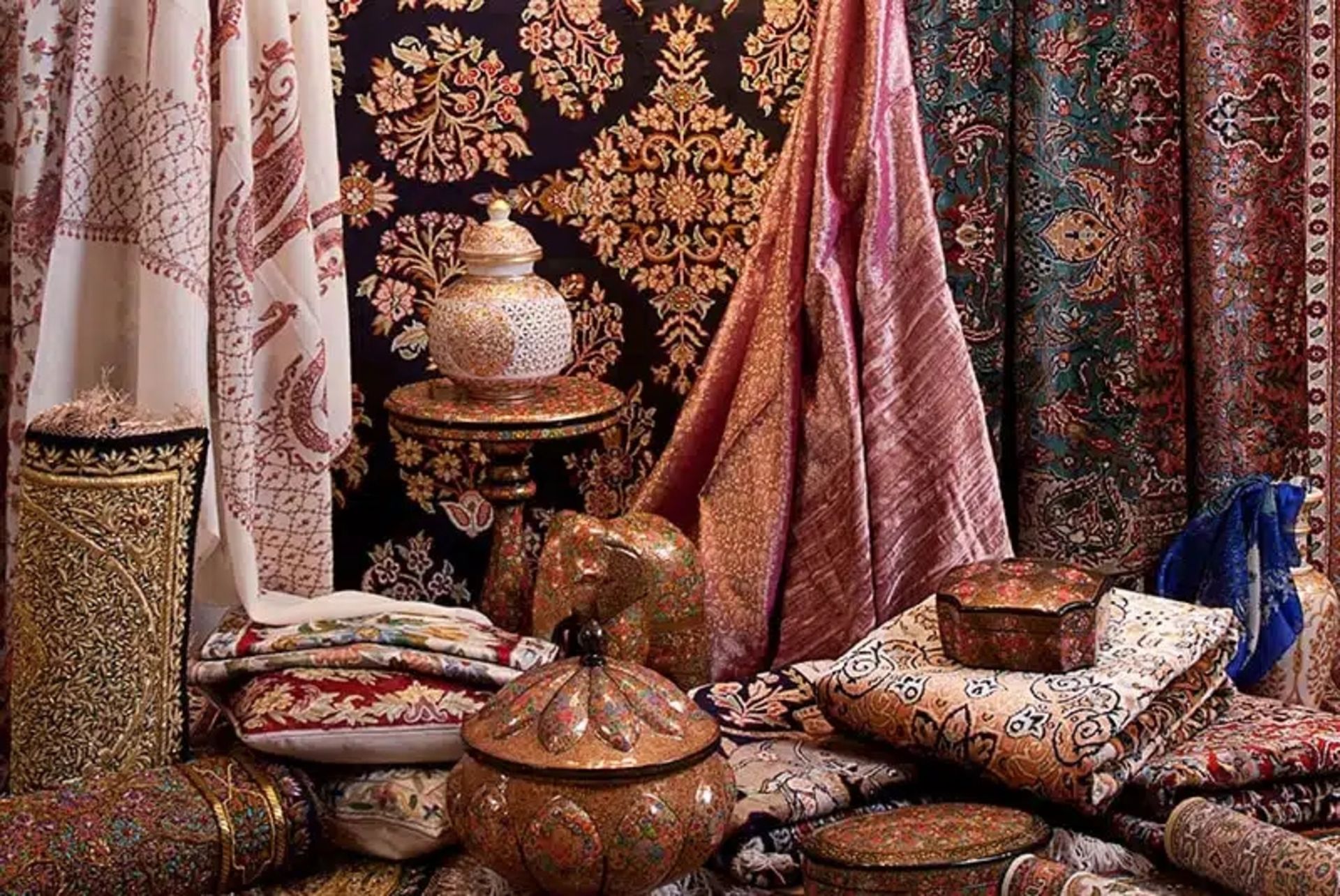 Isfahan handicrafts; Photo source: marsin.ir site. Photographer: Unknown
