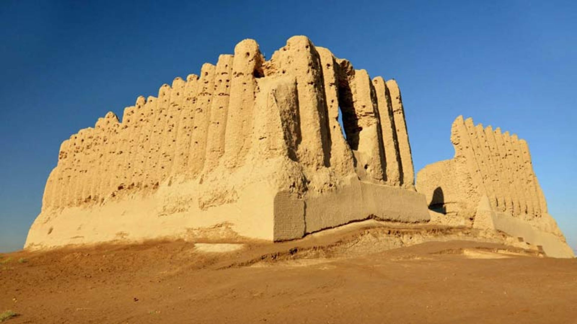 A high clay fort in Balkh