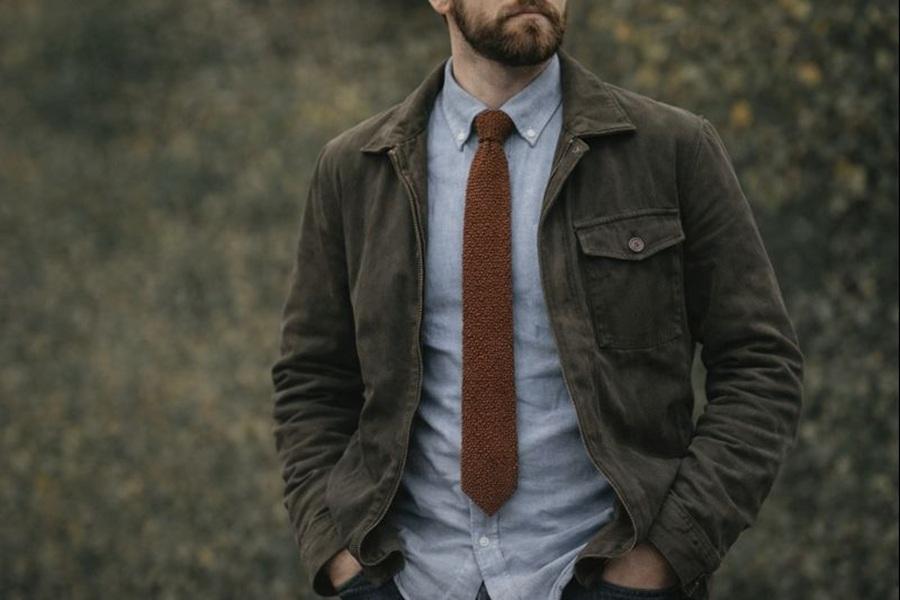 Sport type with textured tie