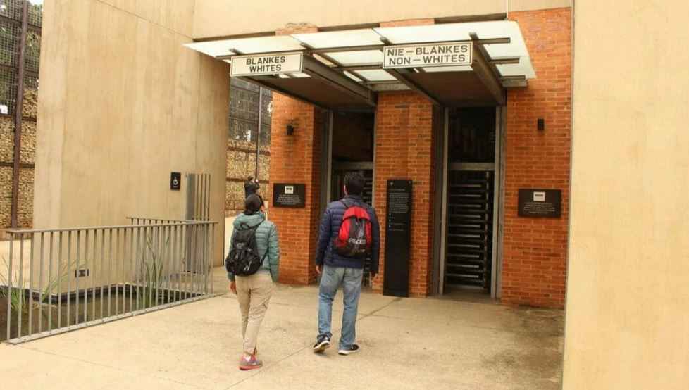 When was the apartheid museum of Johannesburg built?