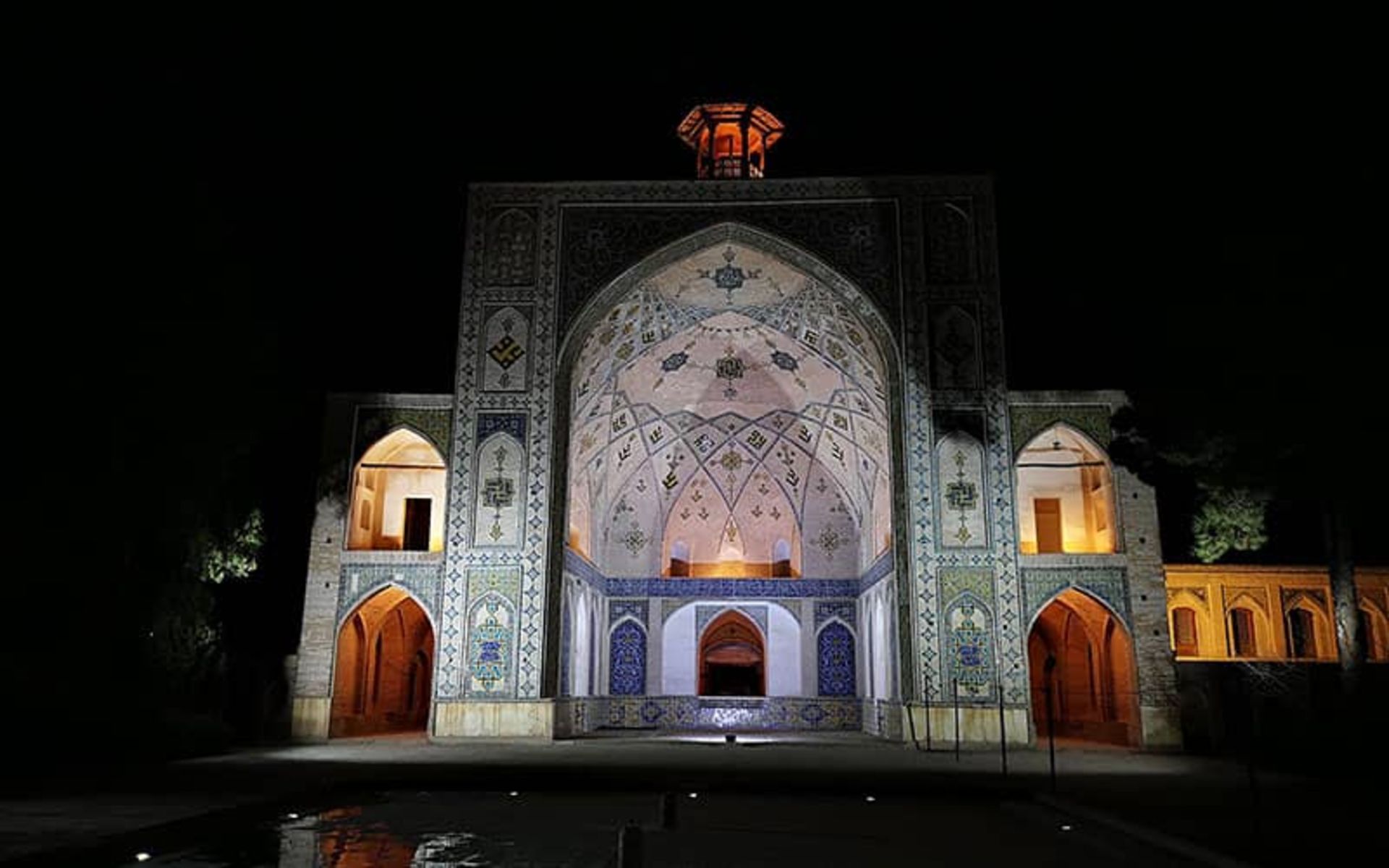 The porch of Imam Semnan mosque at night