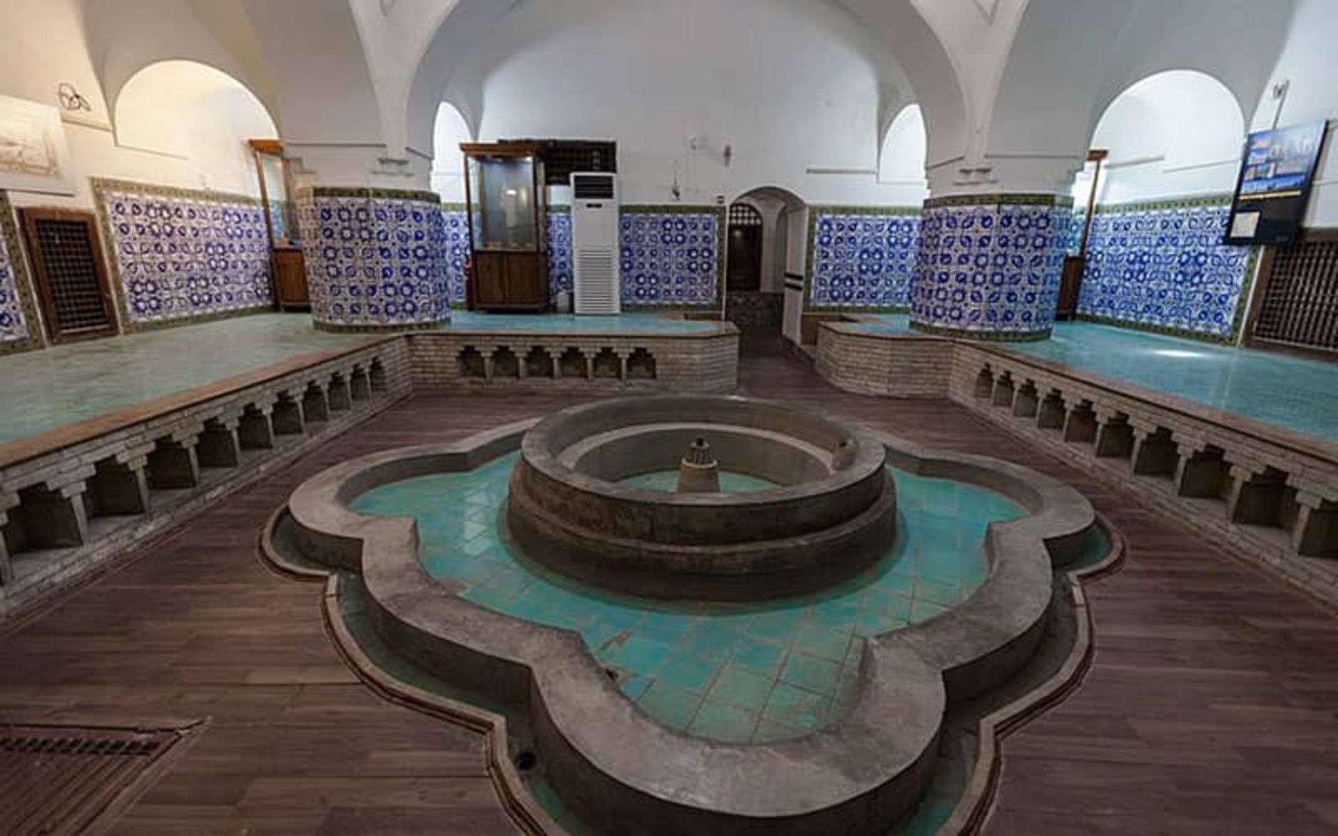 The interior of Hazrat Semnan is warm