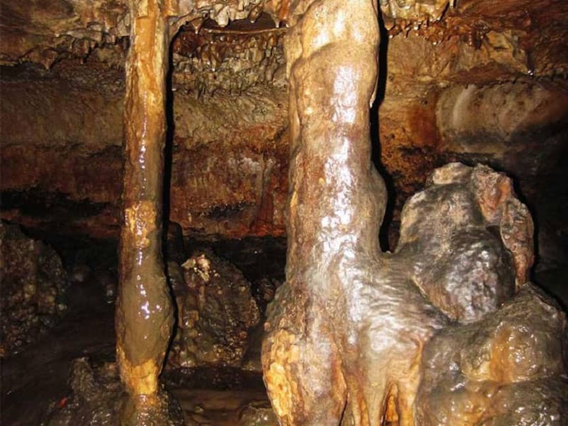 Tall columns in Yeka Chah Cave