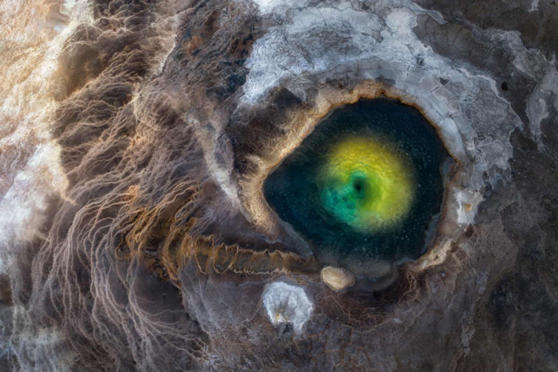 The natural phenomenon of the dragon's eye