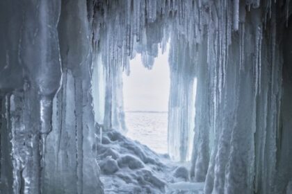 The alarm of the revival of thousands of years of frozen bacteria