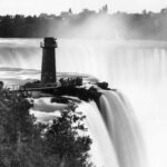 Old black and white photo of Niagara Falls