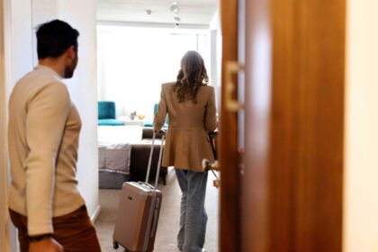 Entering passengers with wheeled luggage into the hotel room